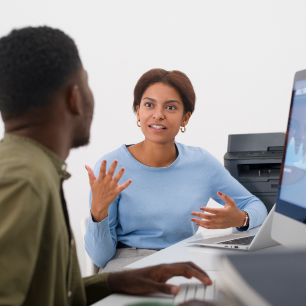 medium-shot-people-chatting-work (1)